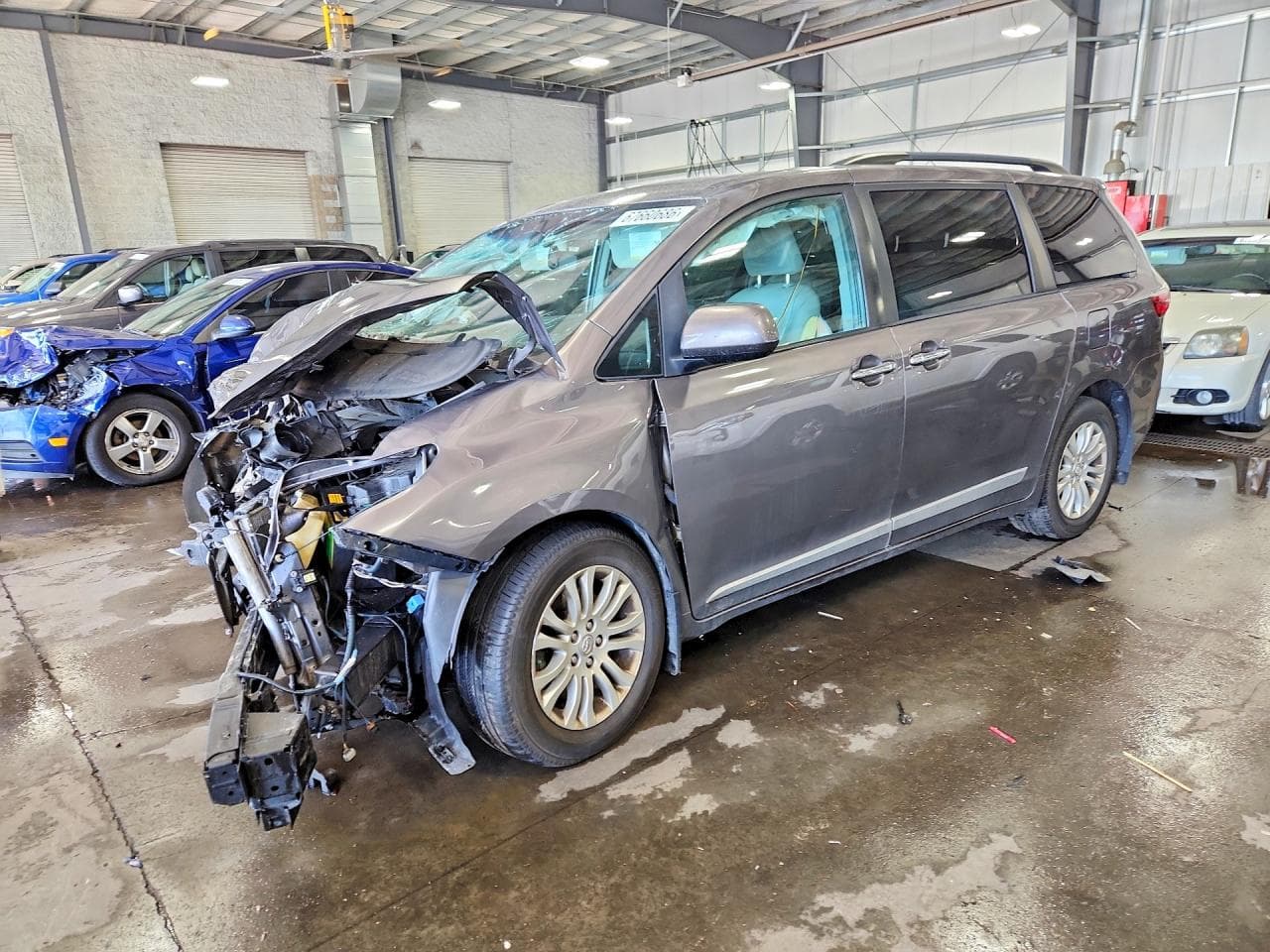 TOYOTA SIENNA