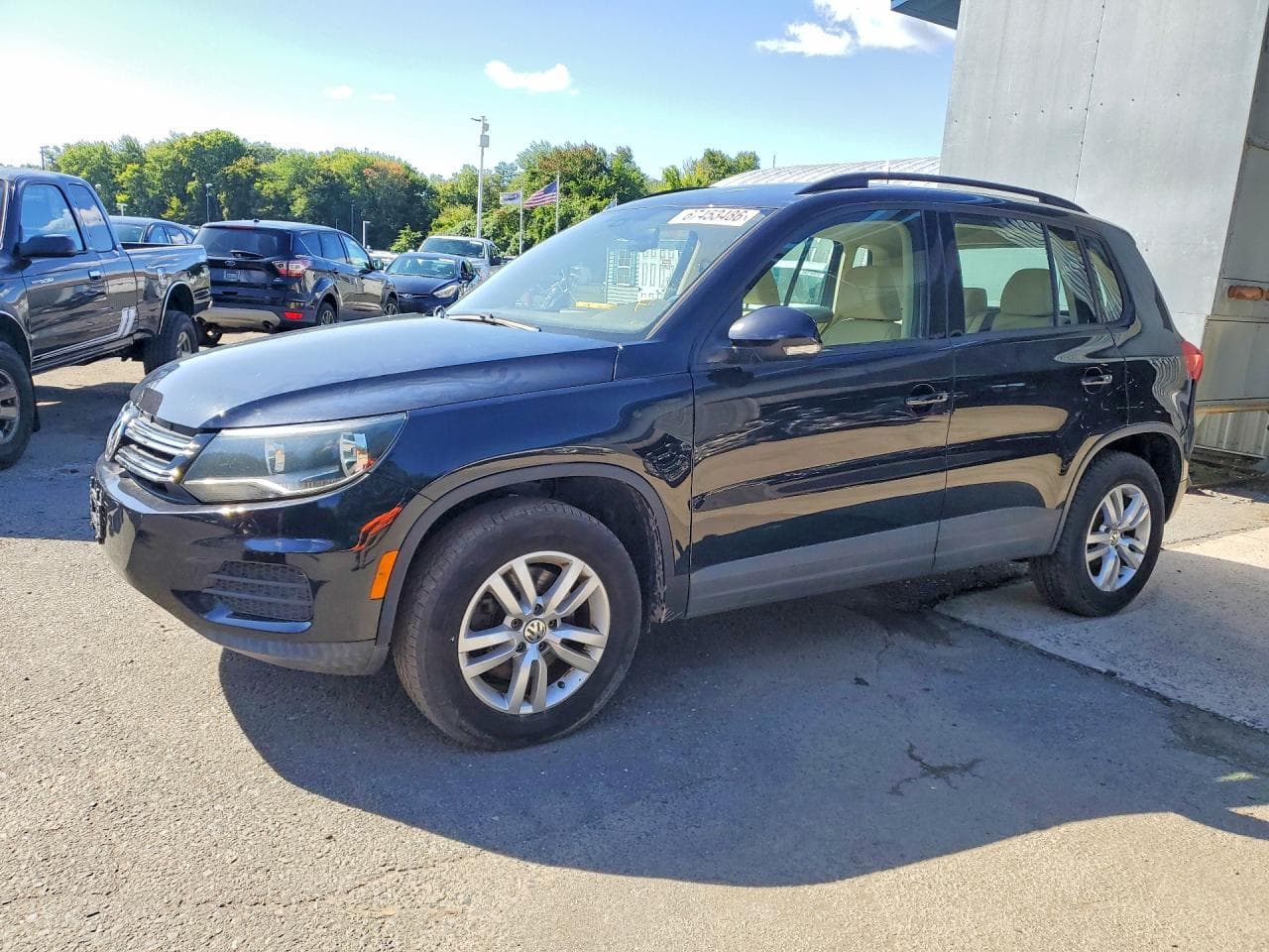 VOLKSWAGEN TIGUAN