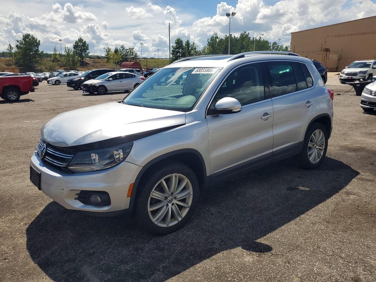 VOLKSWAGEN TIGUAN