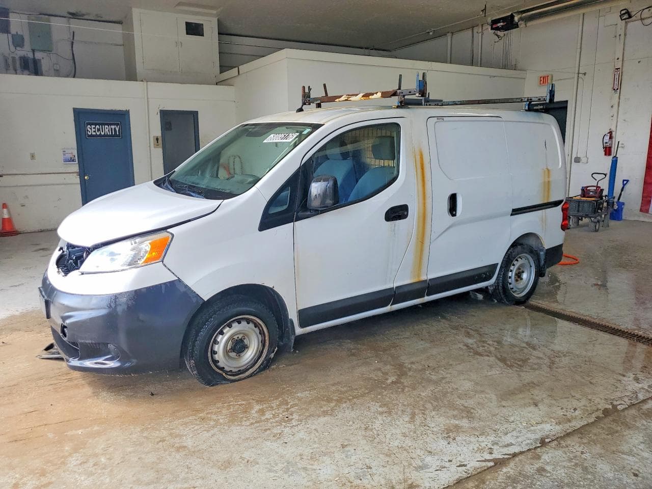 NISSAN NV