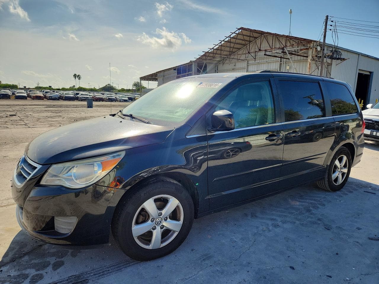 2011 VOLKSWAGEN ROUTAN