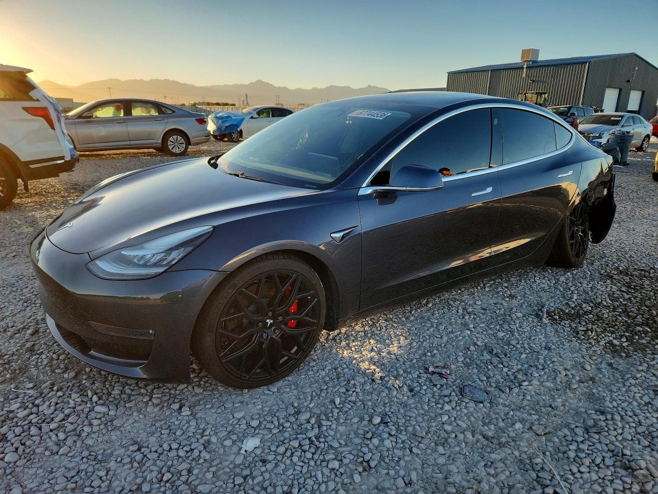 TESLA MODEL 3