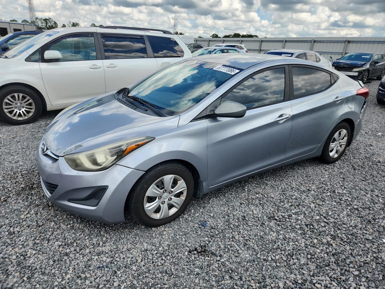 HYUNDAI ELANTRA
