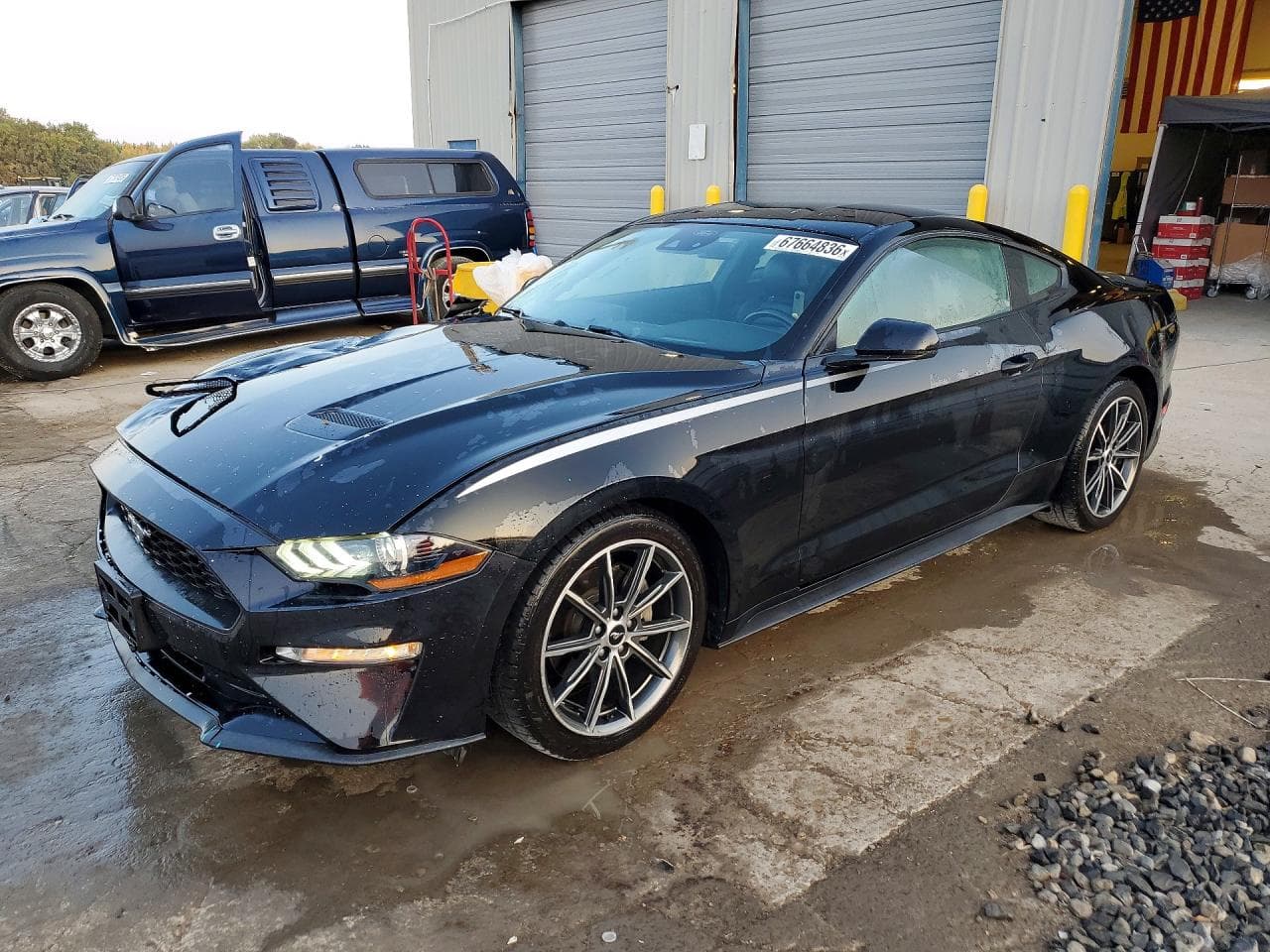 FORD MUSTANG