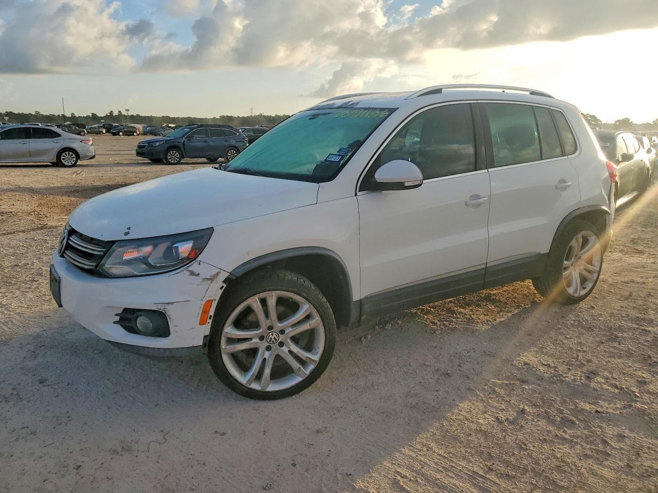 VOLKSWAGEN TIGUAN
