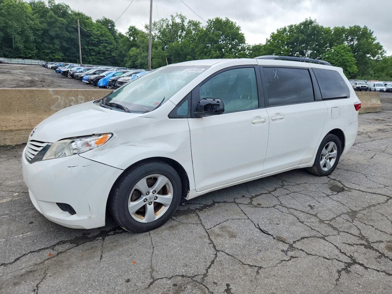 2015 TOYOTA SIENNA