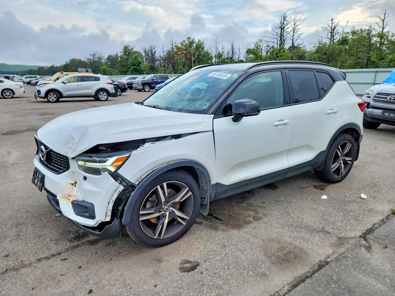 2022 VOLVO XC40