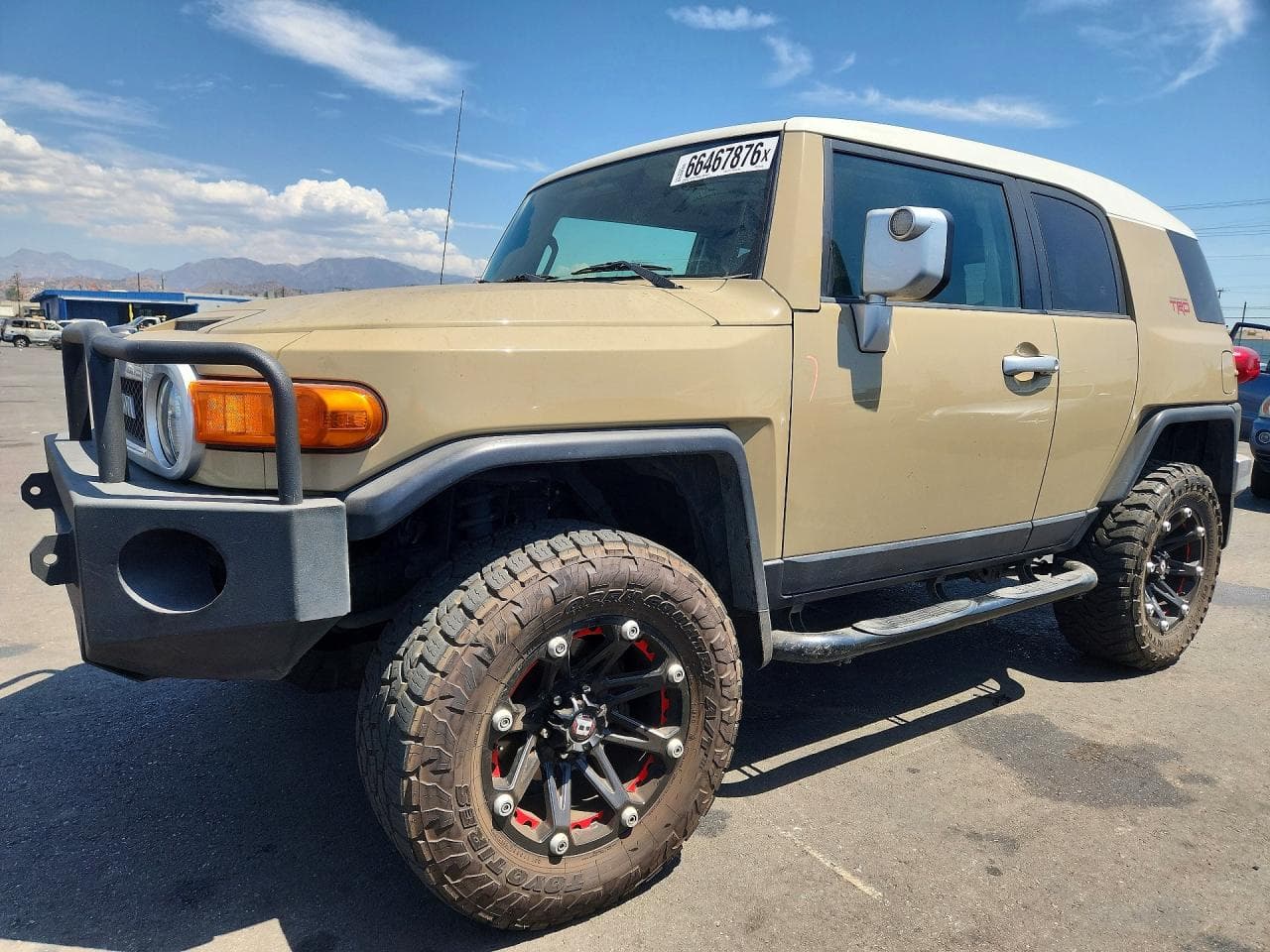 2011 TOYOTA FJ CRUISER