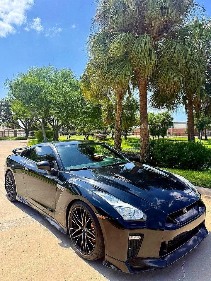 2017 NISSAN GTR
